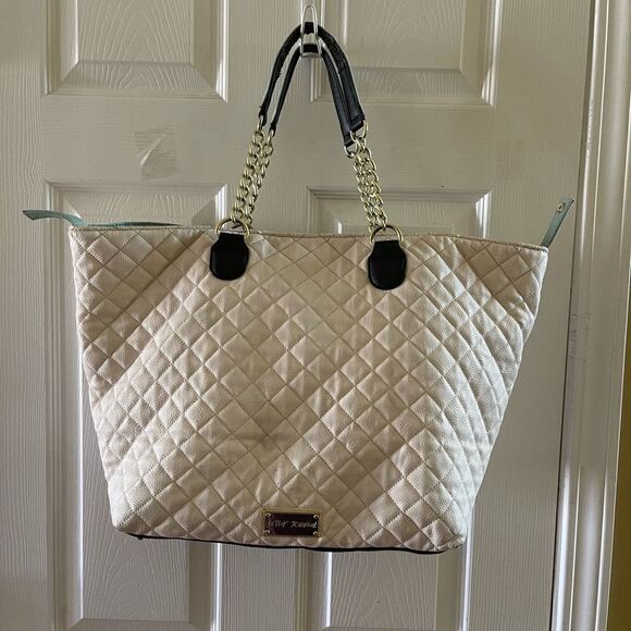 Betsey Johnson beige quilted large tote with black bow accent mint green… - Picture 3 of 16